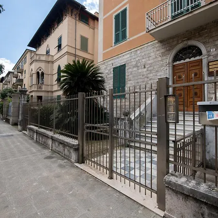 240 Camera Nord - Affittacamere Sara Chiavari, 200metri Dal Mare * Chiavari